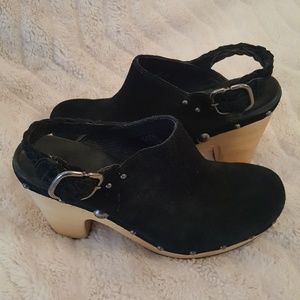 Perfect for Fall! UGG size 10 black suede clogs